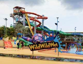 ワイルドワイルドウェット正面