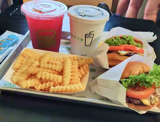 シンガポールのShake Shack店・ハンバーガーセット